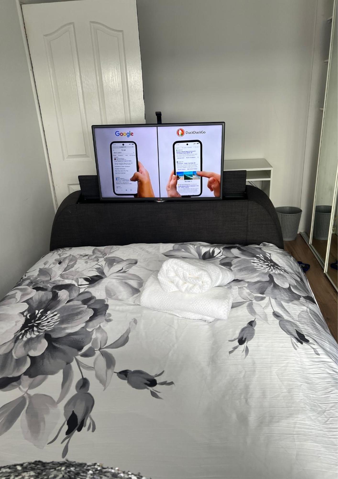 Double Room In Great Barr Near M5 - M6 - Parking - Tv Bed-Garden バーミンガム エクステリア 写真